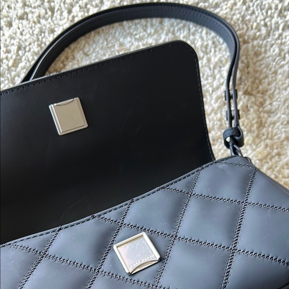 Tory Burch Black Quilted Shoulder Bag with Diamond Stitching - Picture 5 of 9